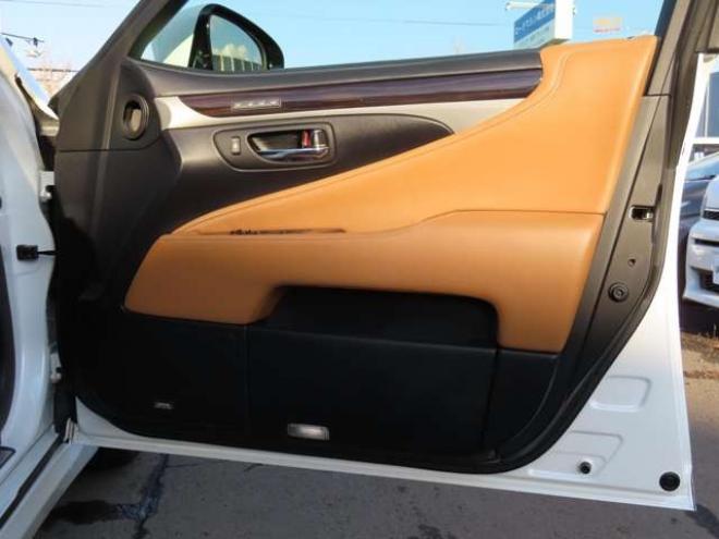 レクサスLS 460 バージョンC Iパッケージ　エンジンスターター・ETC・ステアリングヒーター・シートヒーター・革シート・クルーズコントロール 2WD 4600