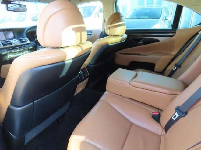 レクサスLS 460 バージョンC Iパッケージ　エンジンスターター・ETC・ステアリングヒーター・シートヒーター・革シート・クルーズコントロール 2WD 4600