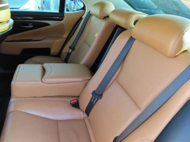 レクサスLS 460 バージョンC Iパッケージ　エンジンスターター・ETC・ステアリングヒーター・シートヒーター・革シート・クルーズコントロール 2WD 4600