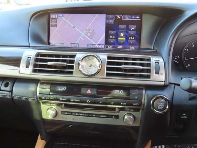 レクサスLS 460 バージョンC Iパッケージ　エンジンスターター・ETC・ステアリングヒーター・シートヒーター・革シート・クルーズコントロール 2WD 4600