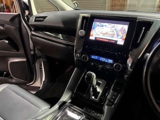 アルファードハイブリッド 2.5 SR Cパッケージ E-Four 4WD　3眼LED・純正ナビ・リアモニター・パワーバックドア・夏冬タイヤ付・1500W給電・ベンチレーターシート・パワーシート・アダプティブクルーズコントロール・ステアリングヒーター・検令和9年6月・本州仕入車両 2500