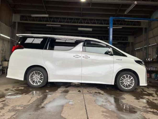 アルファードハイブリッド 2.5 SR Cパッケージ E-Four 4WD　3眼LED・純正ナビ・リアモニター・パワーバックドア・夏冬タイヤ付・1500W給電・ベンチレーターシート・パワーシート・アダプティブクルーズコントロール・ステアリングヒーター・検令和9年6月・本州仕入車両 2500