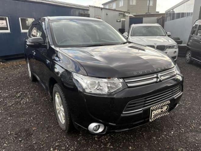 アウトランダーPHEV2.0 G ナビパッケージ 4WD　 2000