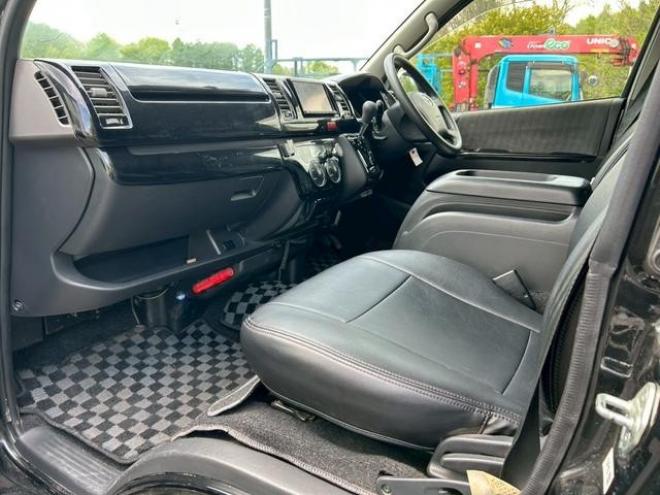 ハイエースバン　スーパーＧＬ　ＥＴＣ　バックカメラ　ナビ　両側スライドドア　ＡＴ　アルミホイール　エアコン　パワーウィンドウ　運転席エアバッグ 4WD 3000(D) 5Dr