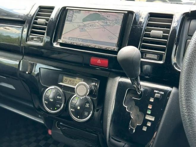 ハイエースバン　スーパーＧＬ　ＥＴＣ　バックカメラ　ナビ　両側スライドドア　ＡＴ　アルミホイール　エアコン　パワーウィンドウ　運転席エアバッグ 4WD 3000(D) 5Dr