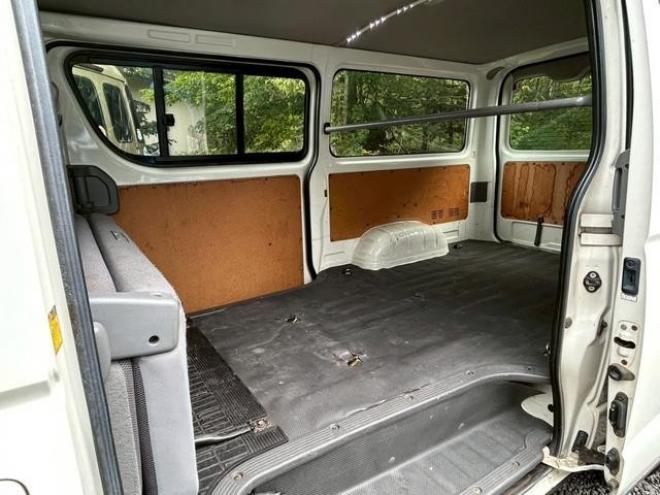 ハイエースバン　４ＷＤ　ＥＴＣ　ナビ　両側スライドドア　ＡＴ　ミュージックプレイヤー接続可　エアコン　運転席エアバッグ 4WD 3000(D) 5Dr
