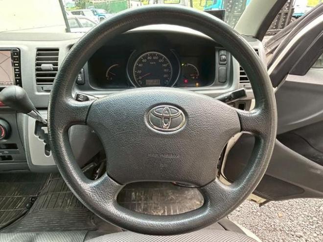 ハイエースバン　４ＷＤ　ＥＴＣ　ナビ　両側スライドドア　ＡＴ　ミュージックプレイヤー接続可　エアコン　運転席エアバッグ 4WD 3000(D) 5Dr