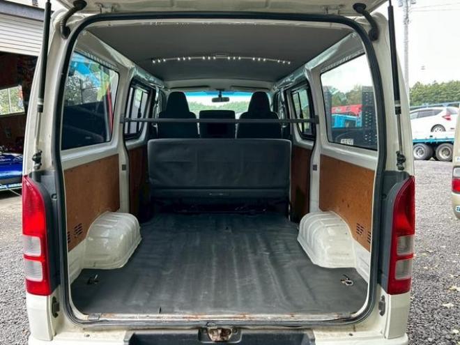 ハイエースバン　４ＷＤ　ＥＴＣ　ナビ　両側スライドドア　ＡＴ　ミュージックプレイヤー接続可　エアコン　運転席エアバッグ 4WD 3000(D) 5Dr