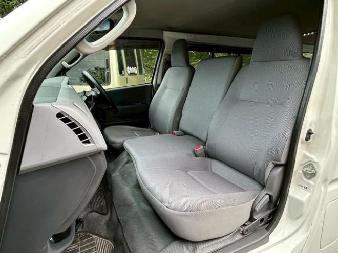 ハイエースバン　４ＷＤ　ＥＴＣ　ナビ　両側スライドドア　ＡＴ　ミュージックプレイヤー接続可　エアコン　運転席エアバッグ 4WD 3000(D) 5Dr