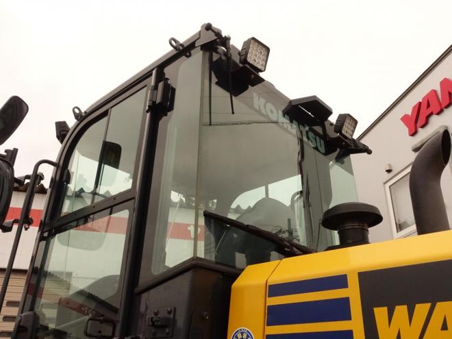 ホイールローダコマツ WA80-8　バケット容量0.9m3