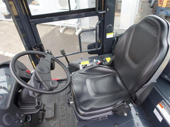 ホイールローダコマツ WA80-8　バケット容量0.9m3