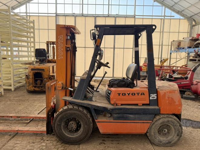 フォークリフトトヨタ 4FG25 2.5トン ガソリン 