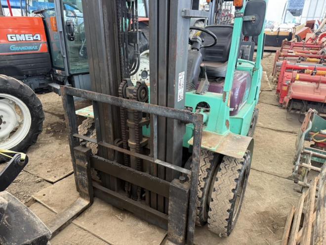 フォークリフト三菱 FG20 2トン 3段フルフリーマスト ダブルタイヤ 