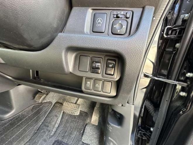 デイズX Vセレクション 4WD　SDナビ　Bluetooth　ワンセグTV　アイドリングストップ　シートヒーター　バックモニター　アランドビューモニター　横滑り防止装置　衝突軽減ブレーキ　社外アルミホイール夏 660