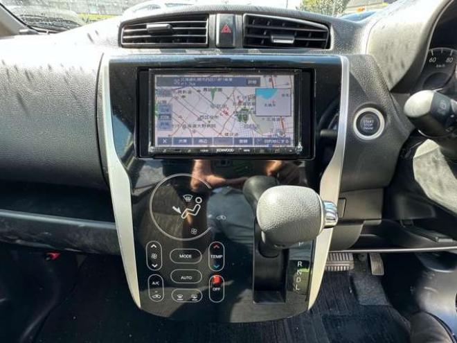 デイズX Vセレクション 4WD　SDナビ　Bluetooth　ワンセグTV　アイドリングストップ　シートヒーター　バックモニター　アランドビューモニター　横滑り防止装置　衝突軽減ブレーキ　社外アルミホイール夏 660