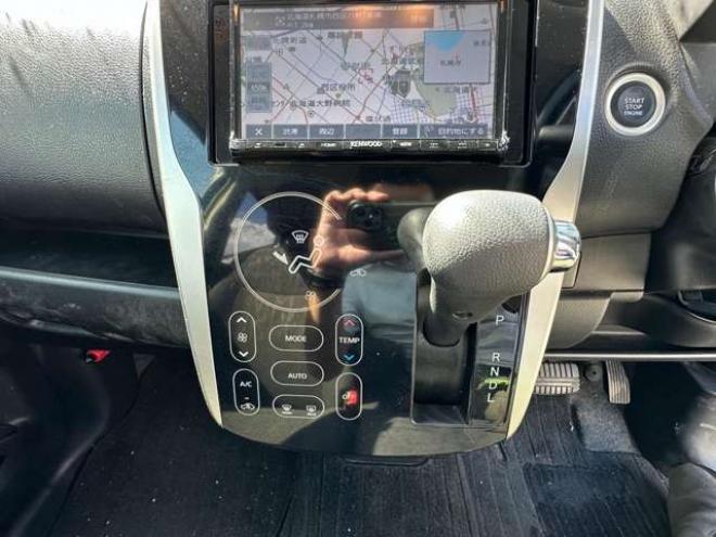 デイズX Vセレクション 4WD　SDナビ　Bluetooth　ワンセグTV　アイドリングストップ　シートヒーター　バックモニター　アランドビューモニター　横滑り防止装置　衝突軽減ブレーキ　社外アルミホイール夏 660