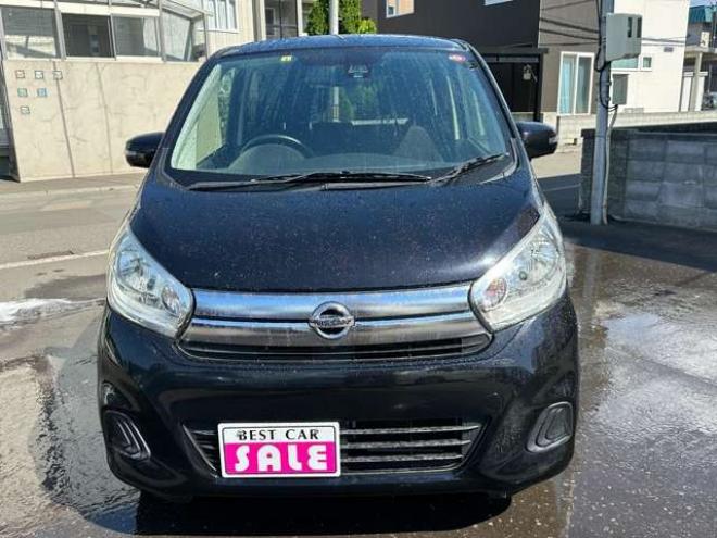 デイズX Vセレクション 4WD　SDナビ　Bluetooth　ワンセグTV　アイドリングストップ　シートヒーター　バックモニター　アランドビューモニター　横滑り防止装置　衝突軽減ブレーキ　社外アルミホイール夏 660