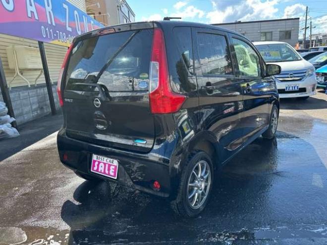 デイズX Vセレクション 4WD　SDナビ　Bluetooth　ワンセグTV　アイドリングストップ　シートヒーター　バックモニター　アランドビューモニター　横滑り防止装置　衝突軽減ブレーキ　社外アルミホイール夏 660