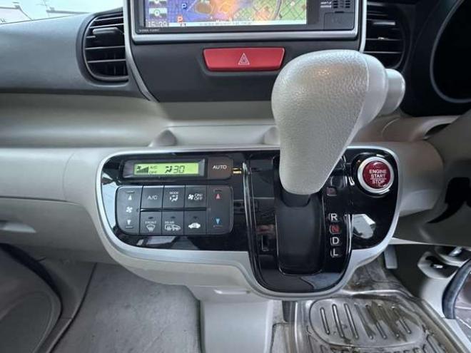 N-BOXカスタムG Lパッケージ 4WD　左側パワースライドドア　SDナビ　　バックモニター　社外アルミホイール冬　社外アルミホイール夏　プッシュスタート　キーレスキー 660