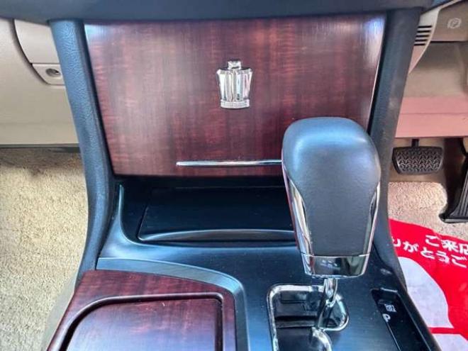 クラウンロイヤル 3.0 ロイヤルサルーン i-Four 4WD　フルセグTV　ナビ　バックモニター　ETC　クルーズコントロール　パワーシート 3000