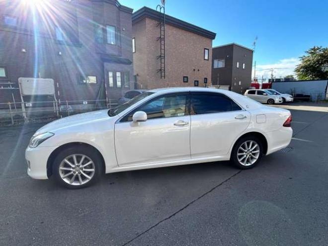 クラウンロイヤル 3.0 ロイヤルサルーン i-Four 4WD　フルセグTV　ナビ　バックモニター　ETC　クルーズコントロール　パワーシート 3000