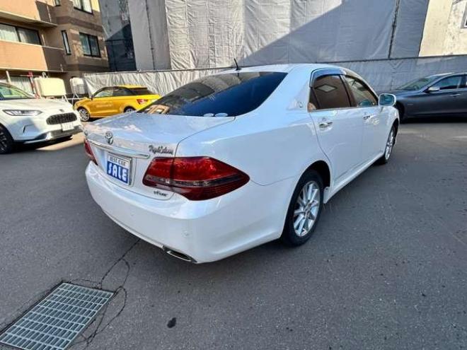 クラウンロイヤル 3.0 ロイヤルサルーン i-Four 4WD　フルセグTV　ナビ　バックモニター　ETC　クルーズコントロール　パワーシート 3000