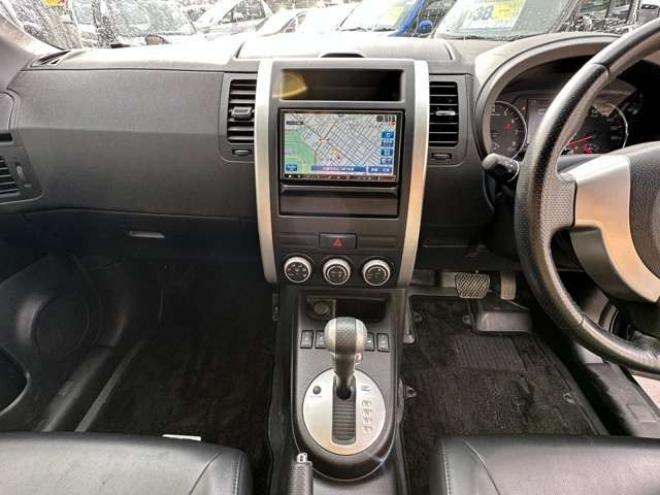 エクストレイル2.0 20X 4WD　純正アルミホイール夏　SDナビ　ETC　前後シートヒーター　ヒルディセントコントロール　4WD切り替スイッチ　社外アルミホイール冬　バックモニター　インテリキー 2000