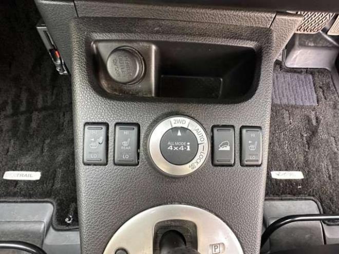 エクストレイル2.0 20X 4WD　純正アルミホイール夏　SDナビ　ETC　前後シートヒーター　ヒルディセントコントロール　4WD切り替スイッチ　社外アルミホイール冬　バックモニター　インテリキー 2000