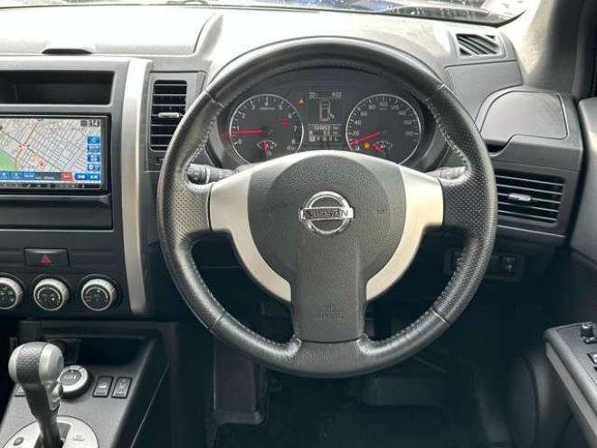 エクストレイル2.0 20X 4WD　純正アルミホイール夏　SDナビ　ETC　前後シートヒーター　ヒルディセントコントロール　4WD切り替スイッチ　社外アルミホイール冬　バックモニター　インテリキー 2000