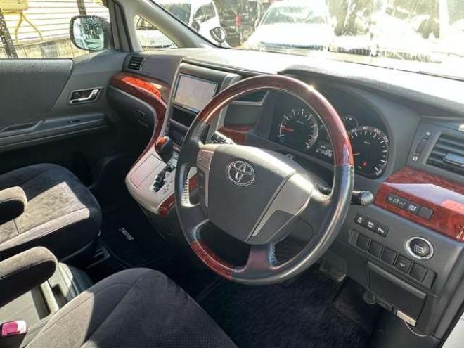 ヴェルファイア2.4 Z プラチナセレクション 4WD　両側パワースライドドア　HDDナビ　フルセグTV　バックモニター　プッシュスタート　横滑り防止装置　コーナーセンサー　パワーバックドア　純正アルミホイール　純正エンンジンスターター 2400