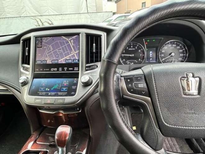 クラウンロイヤル 2.5 ロイヤルサルーン i-Four 4WD　ナビフルセグTVバックモニター　エンジンスターター 2500