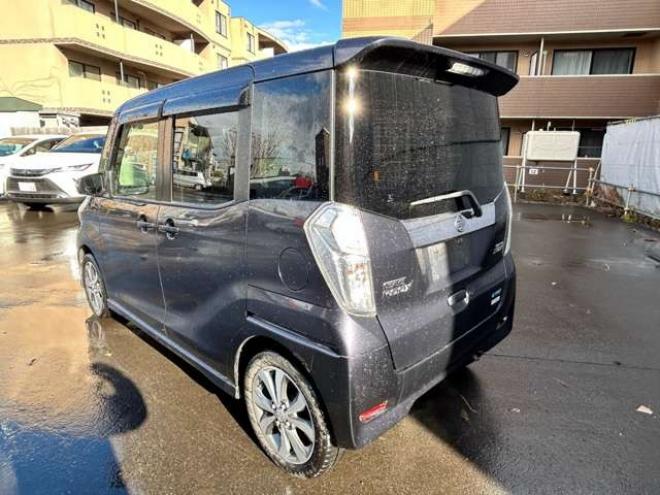 デイズルークスハイウェイスターX Gパッケージ 4WD　ナビフルセグTV　バックモニター　エンジンスターター　　　インテリジェントキー　パワースライドドア 660