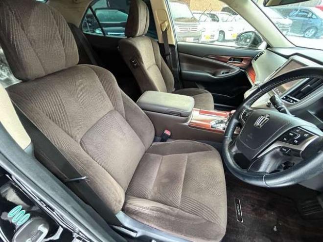 クラウンロイヤル 2.5 ロイヤル i-Four 4WD　ナビバックモニターフルセグTV　エンジンスターター　夏冬タイヤ付き　クルーズコントロール 2500