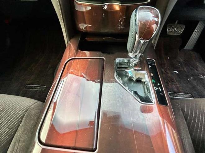 クラウンロイヤル 2.5 ロイヤル i-Four 4WD　ナビバックモニターフルセグTV　エンジンスターター　夏冬タイヤ付き　クルーズコントロール 2500