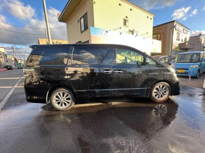 ヴェルファイア2.4 Z プラチナセレクションII タイプゴールド 4WD　両側パワースライドドア　ナビ　ワンセグ　プッシュスタート　横滑り防止装置　コーナーセンサー　パワーバックドア　純正18インチアルミホイール夏　社外アルミホイール冬　バックモニター 2400