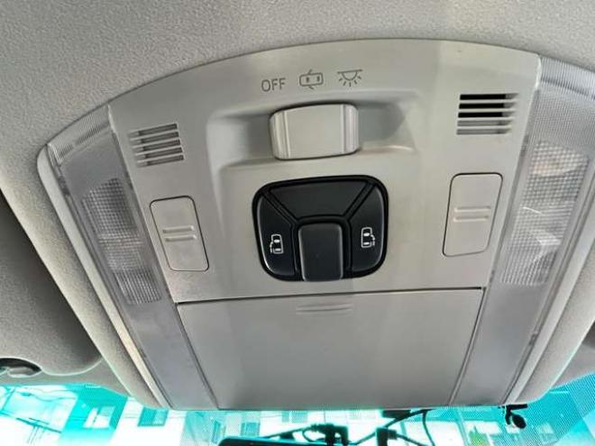 ヴェルファイア2.4 Z 4WD　両側パワースライドドア　ナビ　横滑り防止装置　コーナーセンサー　ビルトインETC　社外17インチアルミホイール冬　　バックモニター　プッシュスタート 2400