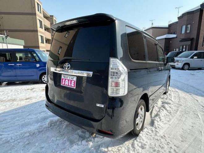 ヴォクシー2.0 ZS 4WD　両側パワースライドドア　プッススタート 2000