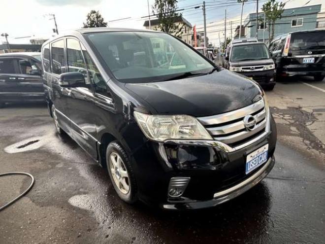 セレナ2.0 ハイウェイスター 4WD　ナビTVバックモニタークルーズコントロール 2000