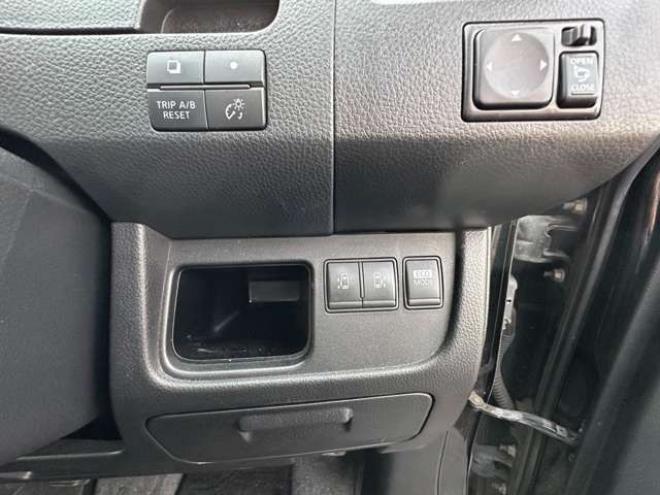 セレナ2.0 ハイウェイスター Vセレクション 4WD　両側ワンタッチオートスライドドア　ETC 2000