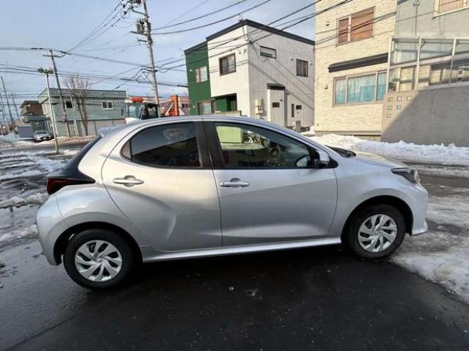 ヤリス1.5 X 4WD　衝突安全ボディー　オートライト　ナビバックモニター　ETC　衝突軽減ブレーキシステム　　レーンアシスト 1500