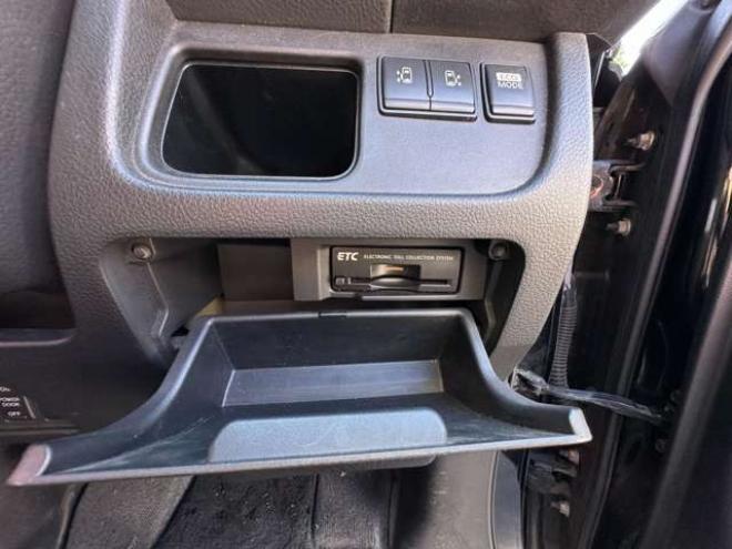 セレナ2.0 ハイウェイスター 4WD　ワンオーナー　両側ワンタッチオートスライドドア　ETC　横滑り防止装置　アイドリングストップ　バックモニター 2000