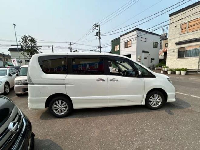 セレナ2.0 ハイウェイスター Vセレクション+SafetyII 4WD　 2000