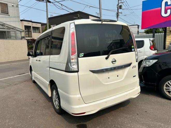 セレナ2.0 ハイウェイスター Vセレクション+SafetyII 4WD　 2000