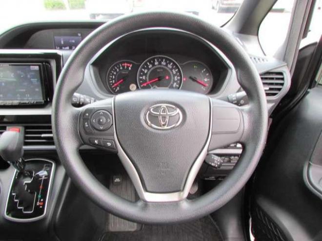 ヴォクシー2.0 X 4WD　トヨタセーフティセンス/LEDヘッドライト/両側パワースライドドア/ETC/社外ナビ/フルセグTV/バックカメラ/スマートキー一体式エンジンスターター 2000