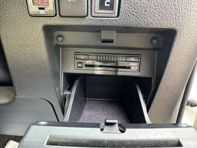 ヴェルファイアハイブリッド 2.5 V E-Four 4WD　社外アルミ　オートミラー　ETC　ドライブレコーダー　ローダウン　ワンオーナー　両側電動スライドドア　パワステ　パワーウィンドウ　ベージュ革シート　純正ナビ　バックカメラ　ABS　キーレスエントリー 2500