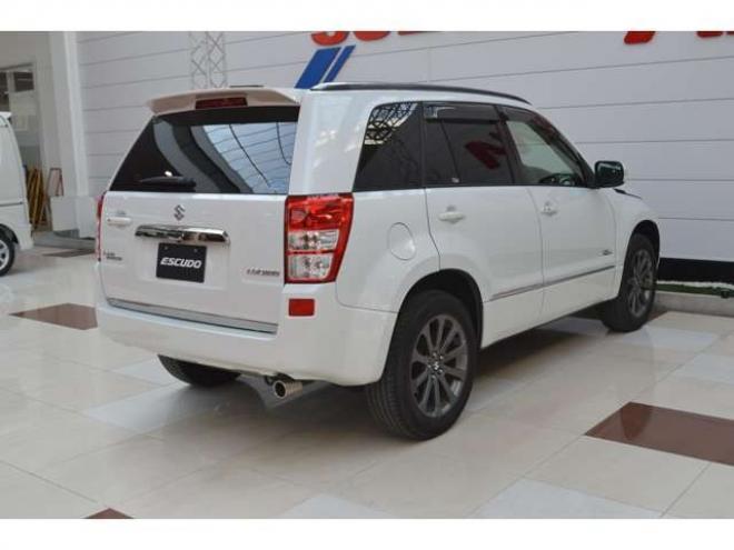 エスクード2.4 ランドブリーズ 4WD　ワンオーナー特別仕様車4WD横滑り防止装置クルーズコントロールSDナビTVバックカメラHIDライト電動ガラスサンルーフクルーズコントロール 2400