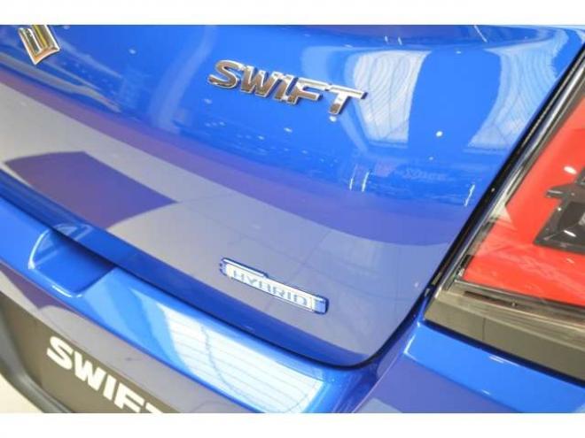 スイフト1.2 ハイブリッド MZ 4WD　ワンオーナー車ハイブリッド4WDセーフティサポート搭載スズキコネクト対応通信機装着車9インチディスプレイオーディオ電動パーキングブレーキアダプティブクルーズコントロールLEDライト 1200