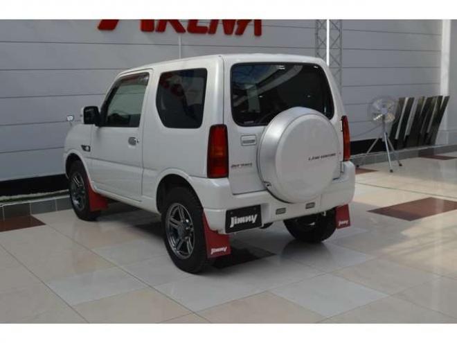 ジムニーランドベンチャー 4WD　ワンオーナー特別仕様車パートタイム4WDターボSDナビTVハーフレザーシートヒーター禁煙車マッドフラップ純正16インチアルミホイル 660