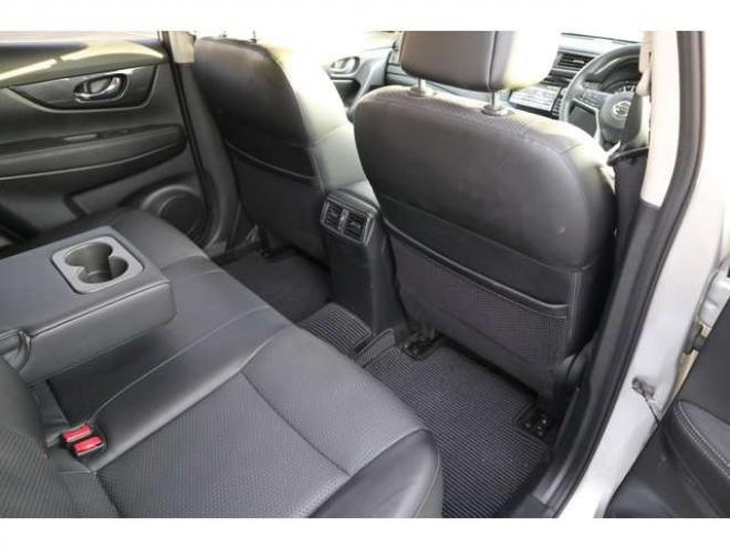 エクストレイル2.0 20S ハイブリッド 4WD　純正フルセグナビ　ETC　アラウンドビューカメラ　パーキングアシスト　ヒルディセントコントロール　クルーズコントロール　パーキングソナー 2000