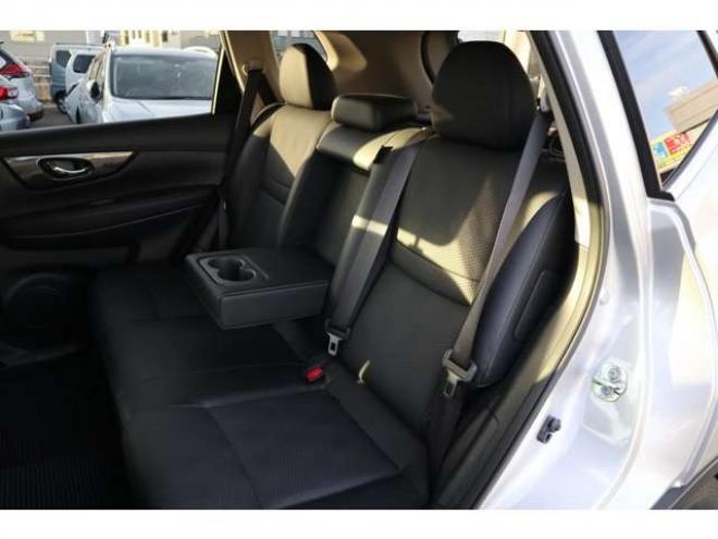 エクストレイル2.0 20S ハイブリッド 4WD　純正フルセグナビ　ETC　アラウンドビューカメラ　パーキングアシスト　ヒルディセントコントロール　クルーズコントロール　パーキングソナー 2000